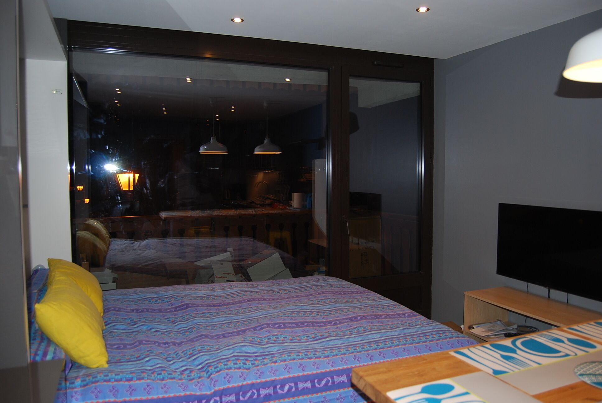 1 slaapkamer, een strijkplank/strijkijzer, wifi