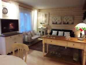 تلفزيون، كُتُب، مكتبة موسيقى