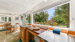 Interior - ★Star Honeymoon Lookout - PRIVATE HOT TUB + ACCESS TO POOL + New Central AC✔ (Haiku)