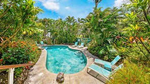 Outdoor pool - ★Star Honeymoon Lookout - PRIVATE HOT TUB + ACCESS TO POOL + New Central AC✔ (Haiku)