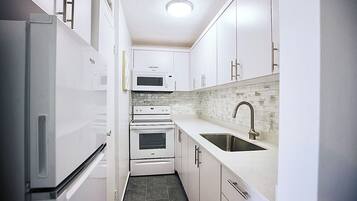 Fridge, microwave, oven, stovetop