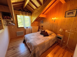 5 bedrooms, iron/ironing board