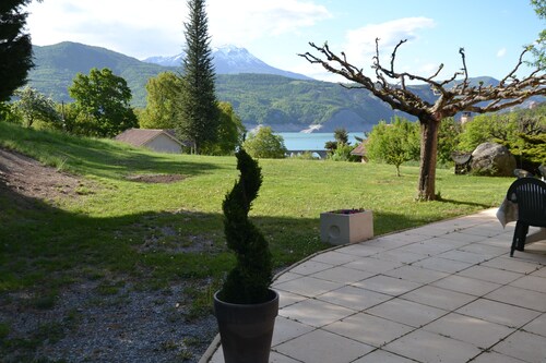 Erittäin kaunis mökki Serre Ponçon -järven rannalla 10 ihmistä