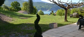 Very beautiful chalet at the edge of the lake of Serre Ponçon 10 people