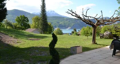 Erittäin kaunis mökki Serre Ponçon -järven rannalla 10 ihmistä