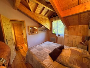 5 Schlafzimmer, Bügeleisen/Bügelbrett