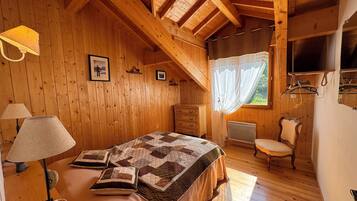 5 Schlafzimmer, Bügeleisen/Bügelbrett