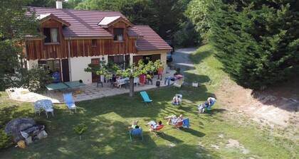 Very beautiful chalet at the edge of the lake of Serre Ponçon 10 people