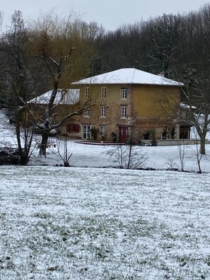 Exterior - lodging of the mill of Varax  (Saint-Paul-de-Varax)