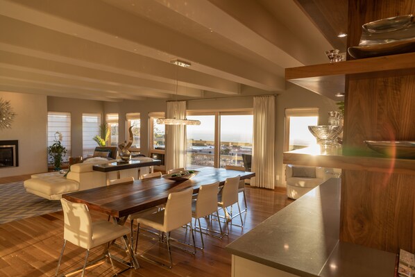 Dining - Lavishly Remodeled House With Spectacular Views (Albuquerque)