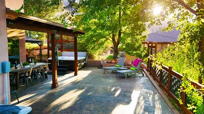 SG2 - Stunning Views+Hot Tub - Charming Moab Oasis