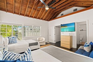 5 sovrum, skrivbord, strykjärn/strykbräda och resesäng