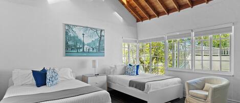 5 soveværelser, skrivebord, strygejern/strygebræt, weekendseng