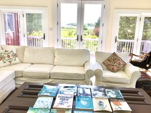 Smart TV, fireplace, table tennis, books - PERFECT for FAMILY HOLIDAYS, light, SPACIOUS, water-views that inspired POLLACK! (East Hampton)