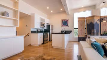 TV, fireplace, offices