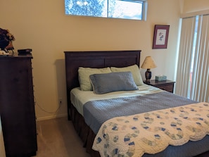 3 bedrooms, iron/ironing board, WiFi, bed sheets - Serenity in Sunny Arizona with tons of birds and shade trees!  Bike Trail Galore (Tubac/Rio Rico)