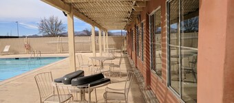 Serenity in Sunny Arizona with tons of birds and shade trees! Bike Trail Galore