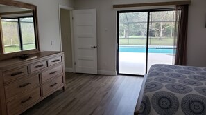 3 bedrooms, desk, iron/ironing board, travel cot