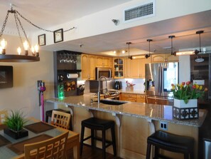 Dining - Spectacular Oceanfront Condo with Sweeping Views! on the Gulf (Indian Rocks Beach)