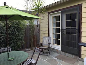 Outdoor dining - tourmaline beach studio (San Diego)