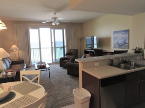 Smart-TV, DVD-Player, Stereoanlage