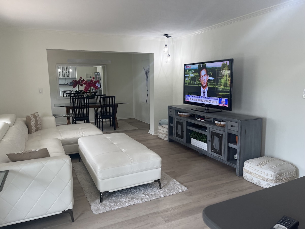 Photo 6 of Pet Friendly Beachy Home in the Heart of Naples! Multi Month Discount!