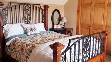 4 bedrooms, iron/ironing board, travel cot, free WiFi