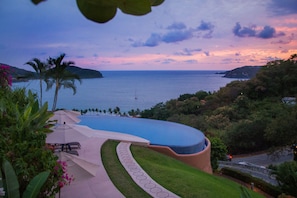 Outdoor pool - Enjoy YEAR-ROUND! Summer Rates Available! (Zihuatanejo)