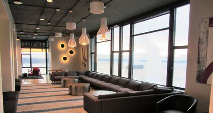 Amazing Location by Pike Pl Market ~ Water Views ~ HUGE, Sleeps 8, 6 adults max