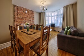 Dining - Wow! Perfect Apartment Suites in Quebec City - Walk and Enjoy! (Ville de Québec)