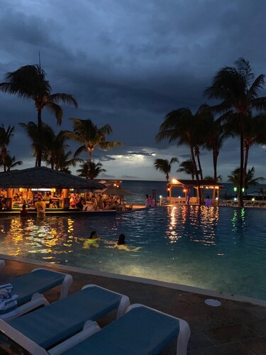 @INFINITY BAY  2BR Beach Paradise Luxury Condo, steps to beach