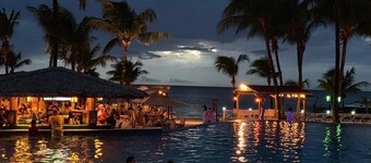 @INFINITY BAY  2BR Beach Paradise Luxury Condo, steps to beach
