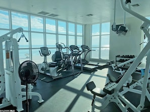 Fitness facility - Beachfront-Hot Tub-Pool & 2 King En-suite Bedrooms (Gulf Shores)
