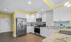 Fridge, microwave, oven, stovetop