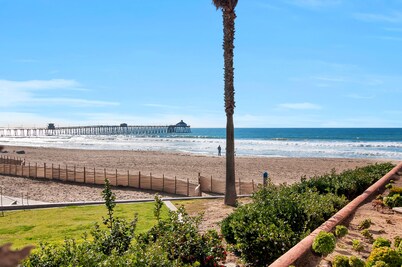 Gorgeous 2 Bedroom on the beach with Pool