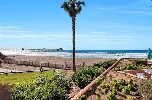 Upea Uusittu 2 makuuhuoneen rannalla Pool