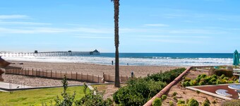 Gorgeous  2 Bedroom on the beach with Pool