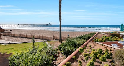 Upea Uusittu 2 makuuhuoneen rannalla Pool