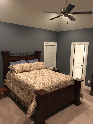 2 chambres, fer et planche à repasser, Wi-Fi gratuit, draps fournis