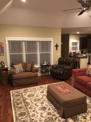 Smart TV - Weekend rental available for Ole Miss Football games  (Oxford)