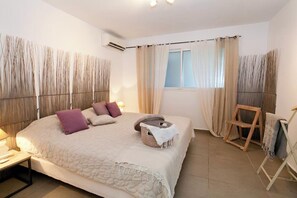 4 Schlafzimmer, Zimmersafe, Schreibtisch, Bügeleisen/Bügelbrett