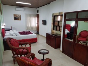 Quarto casal luxo, 1 cama de casal, para não fumantes | Cofres nos quartos, Wi-Fi de cortesia, roupa de cama