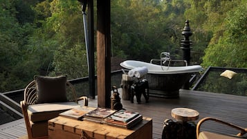 Waterfall Tent | Terrace/patio
