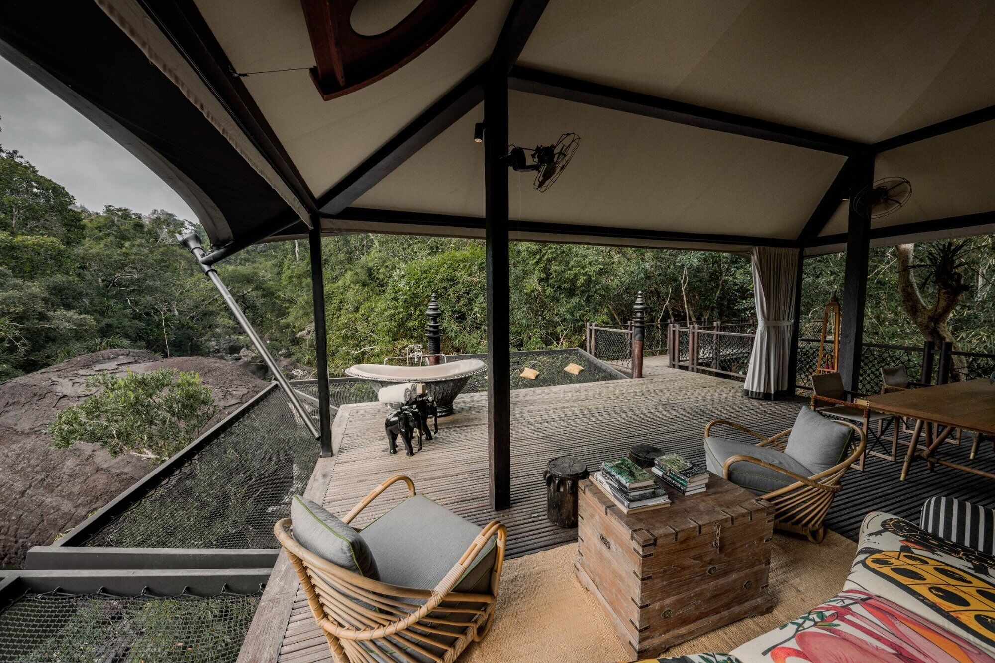 Tent (Waterfall) | Terrace/patio