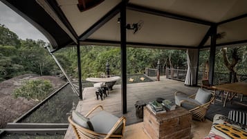 Tent (Waterfall) | Terrace/patio