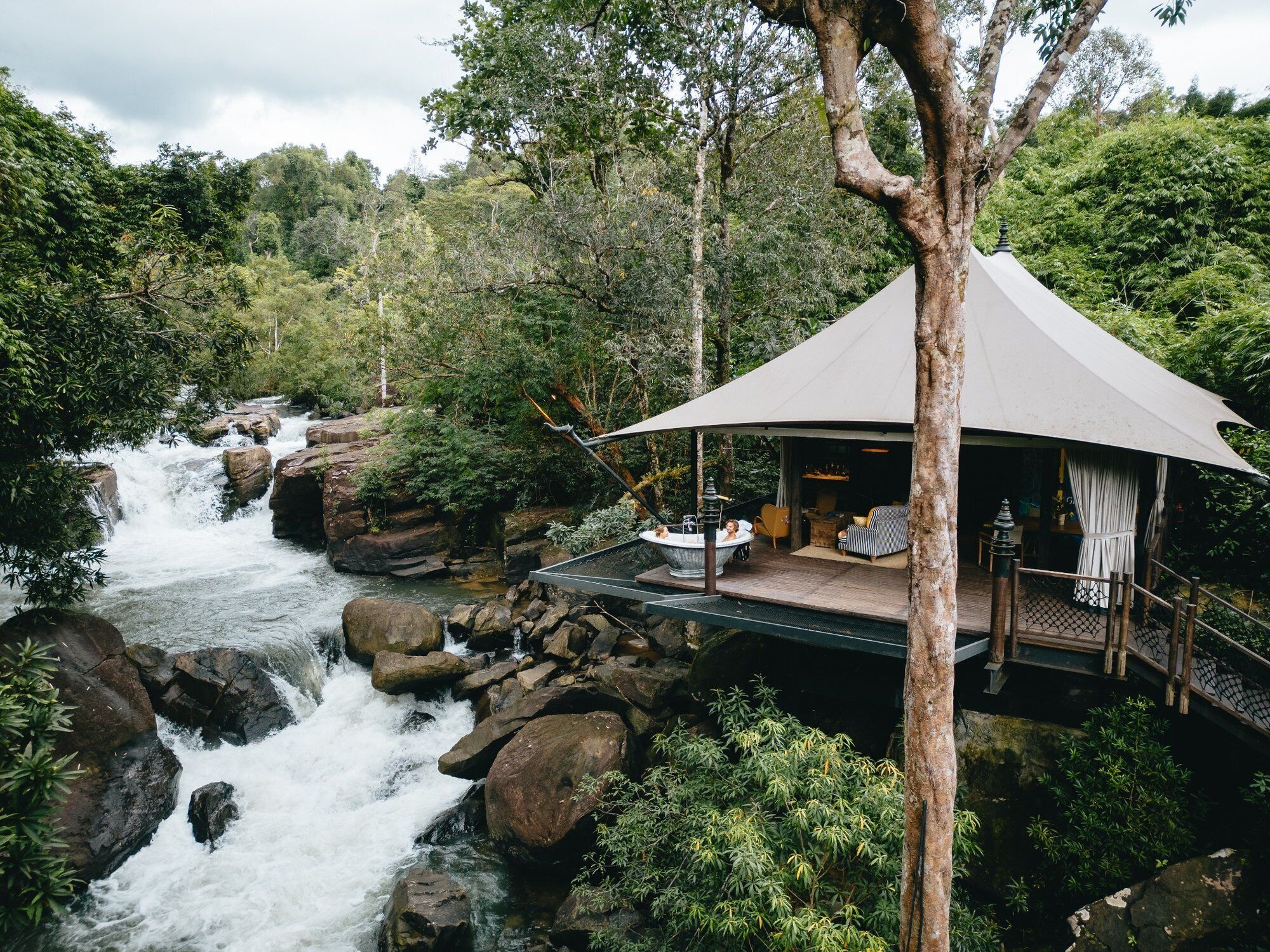 Zelt (Waterfall) | Minibar, Zimmersafe, individuell dekoriert, individuell eingerichtet