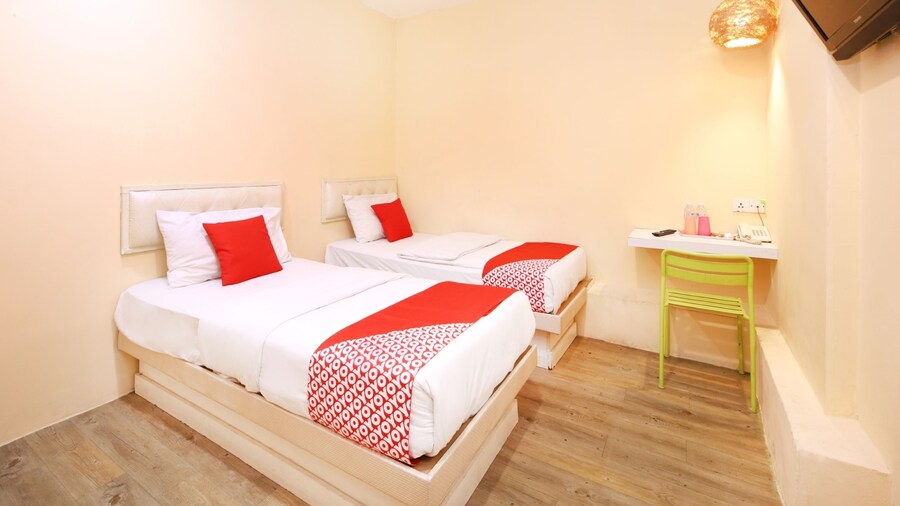 OYO 479 The Green Hotel