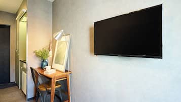 Superior Apartment | 1 bedroom, blackout drapes, free WiFi, bed sheets