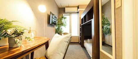 1 bedroom, blackout drapes, free WiFi, bed sheets