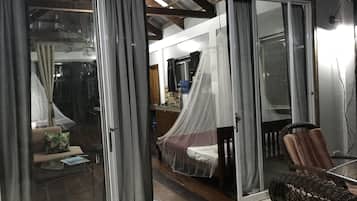 Bungalow with Garden View | Terrace/patio